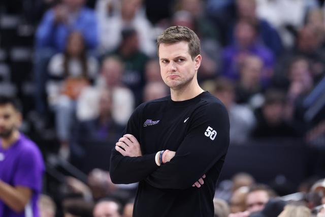 欧文末节超神东契奇22+15 独行侠险胜雷霆2-1