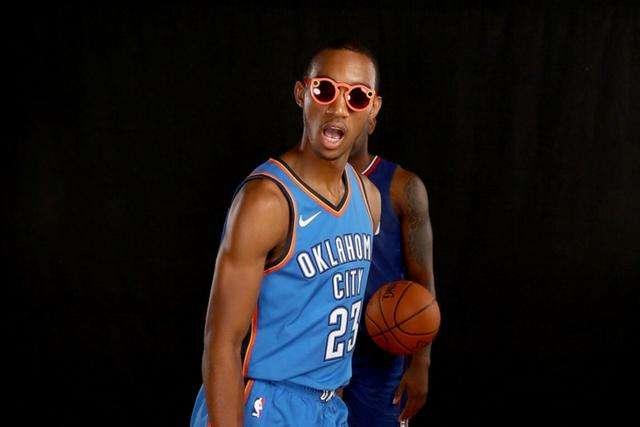 河村勇辉10分7助闪耀全场 不看人传球技惊四座