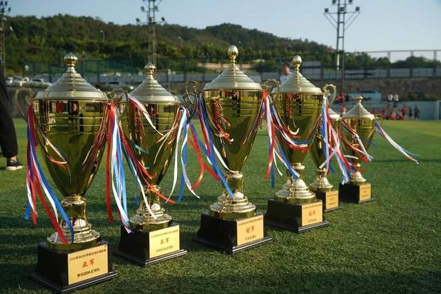 肘击李金效面部！周琦被停赛两场 罚款10万元